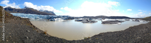 Panorama-Ansicht der Landschaft im Nationalpark  Skaftafell auf Island.  photo