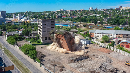 Foto Kharkiv, Ukraine: undermining of old abandoned building