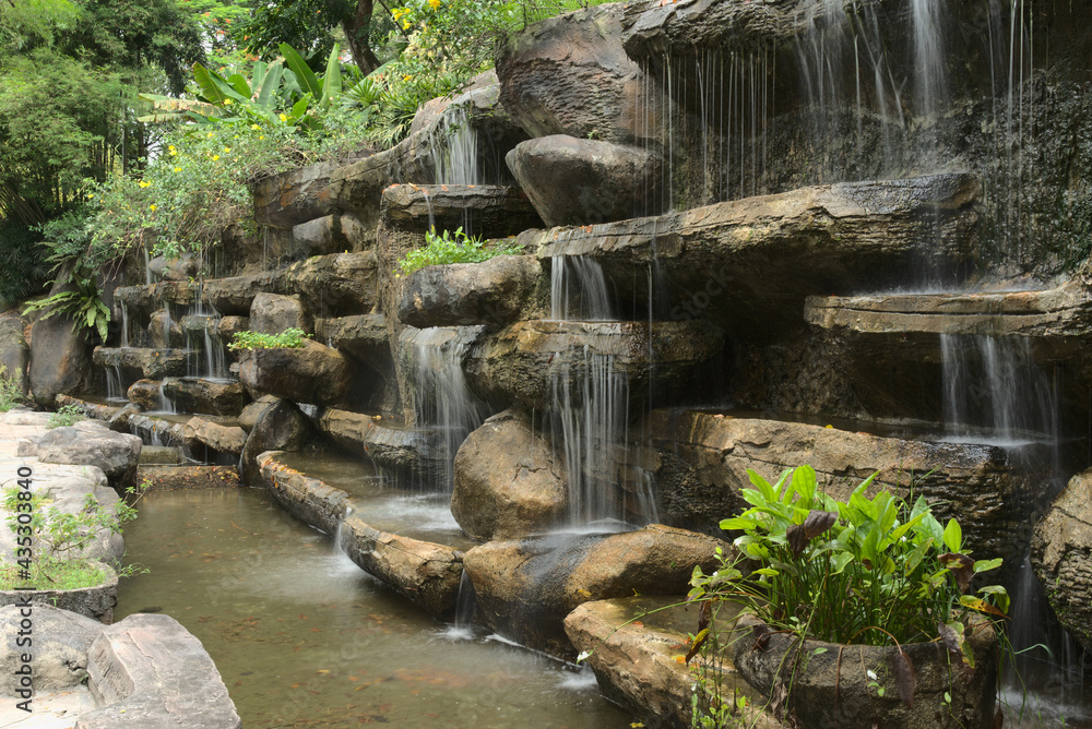 Wasserfall im Botanischen Garten