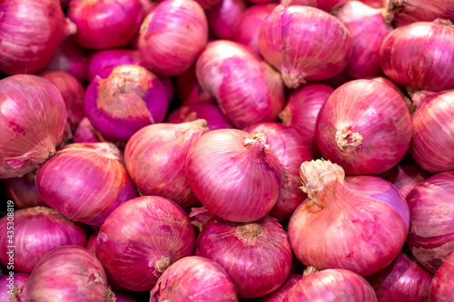 Many shallots are sold on shelves selling local products in department stores. It is a non-toxic product. And still looking fresh