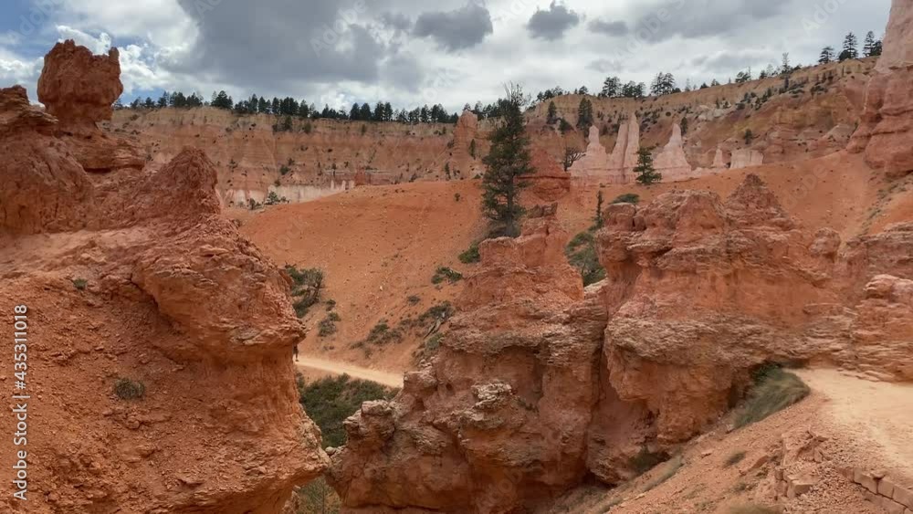 Queens Garden and Navajo Loop train in Bryce Canyon National Park Queens Garden and Navajo Loop train in Bryce Canyon National Park