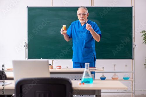 Old male doctor dentist in the classroom © Elnur