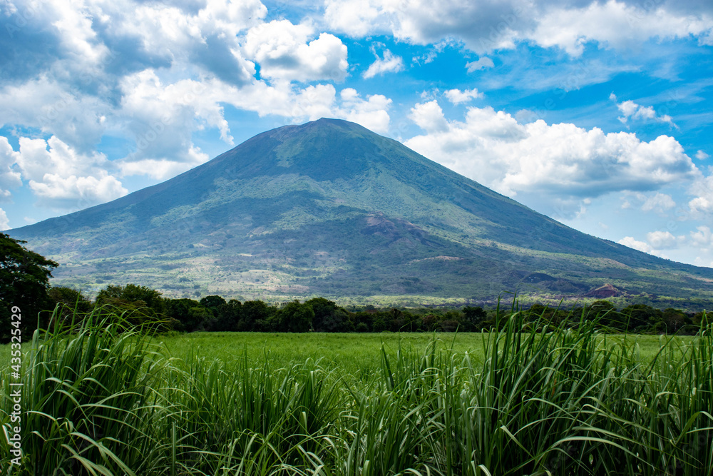 Fototapeta premium Volcán Chaparrastique, San Miguel, El Salvador. 