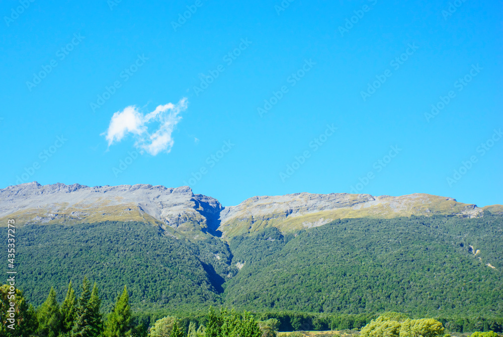 Obraz premium Fault-line in large rock mountain