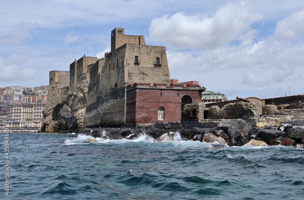 Napoli - Scorcio posteriore di Castel dell'Ovo dalla barca