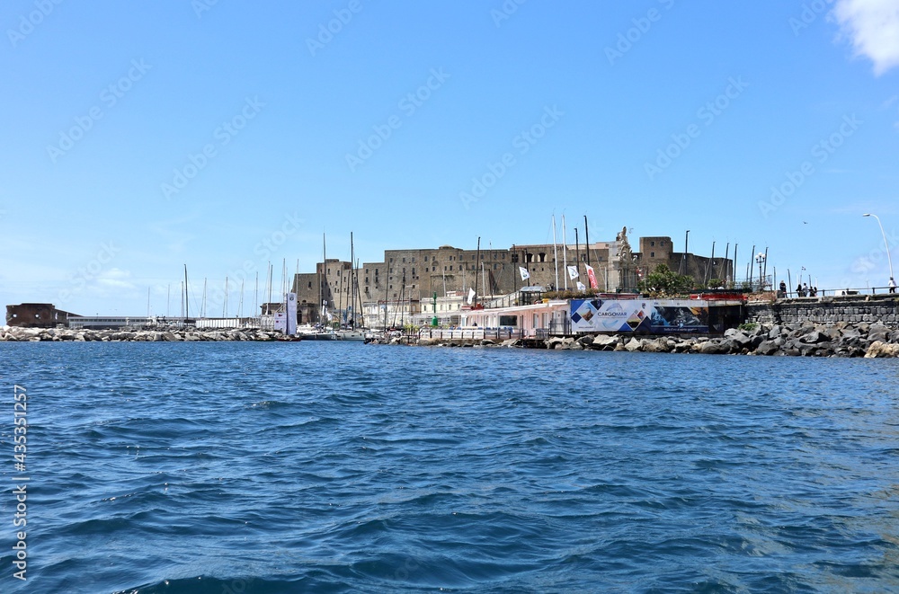Napoli - Panorama del Porticciolo di Santa Lucia dalla barca