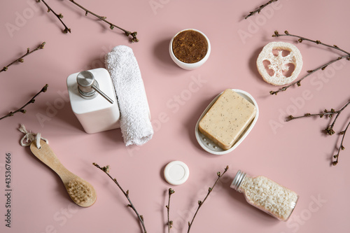Tableau sur toile Spa composition with bath accessories for body care flat lay.