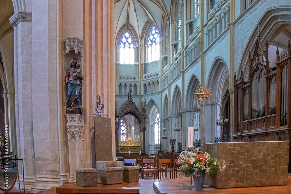 Quimper. Intérieur de la cathédrale Saint-Corentin. Finistère. Bretagne	