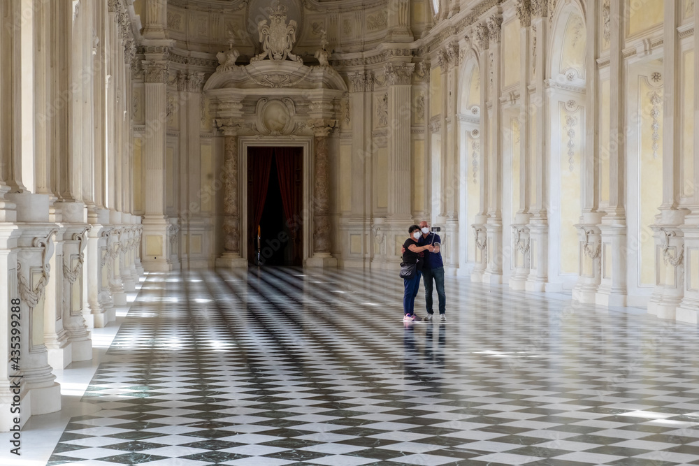 couple taking selfie with an historical scenario