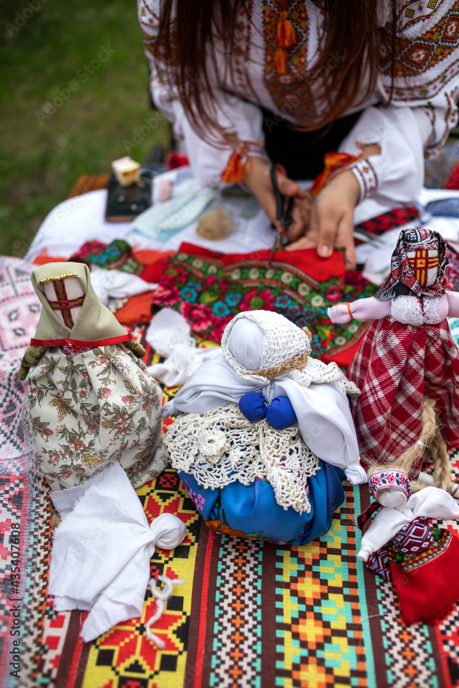 Ukrainian dolls motanki, making a motanka doll, handmade