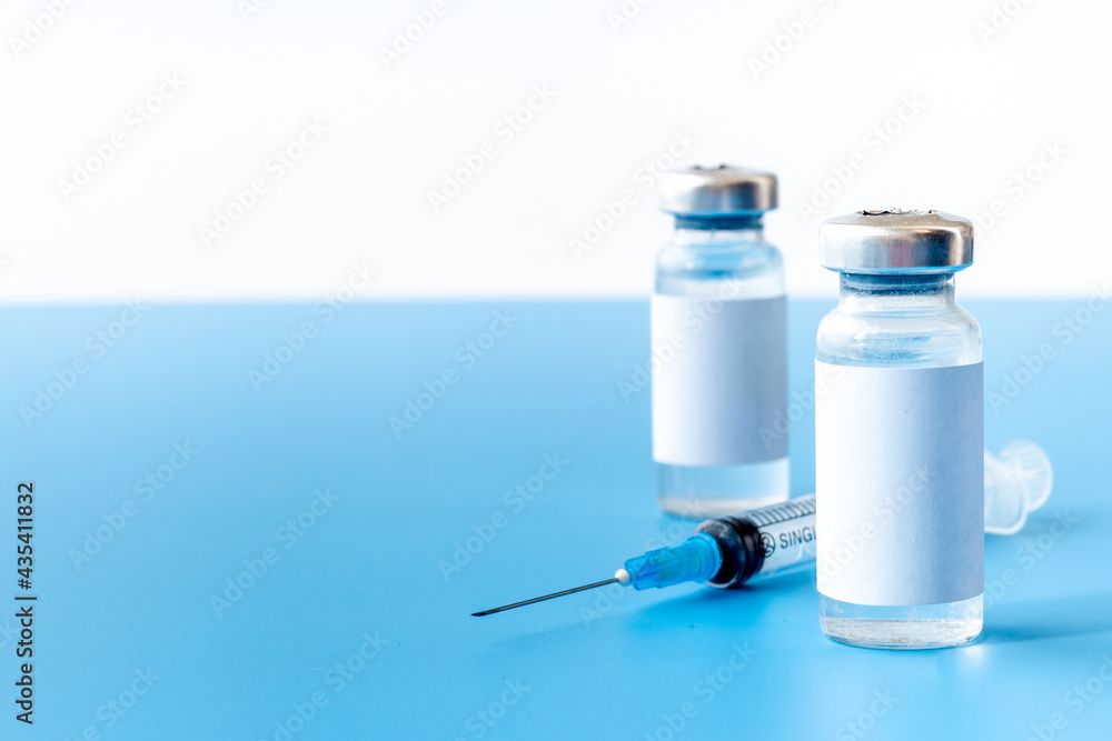 Inject the vaccine. Coronavirus vaccine ampoules with syringe Inject the vaccine. Coronavirus vaccine ampoules with syringe