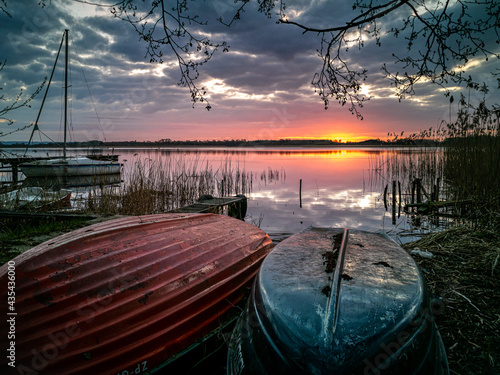 Wschód słońca nad Jeziorem Wełtyń