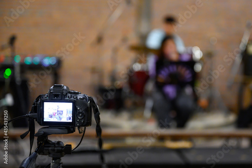 Live streaming through video cameras Shoot a musician playing a concert with no one watching in the concert hall. Send signals online on social media blogger video record online vlog