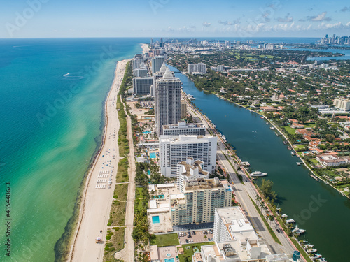 Fotografía Aerial ocean view of Miami South Beach along Collins Avenue yacht marina blue gr