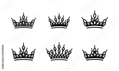 Сrown of ears. Vector set logos design template ideal for agriculture, organic food, grocery, natural harvest, baby food, cookies, cereals. 