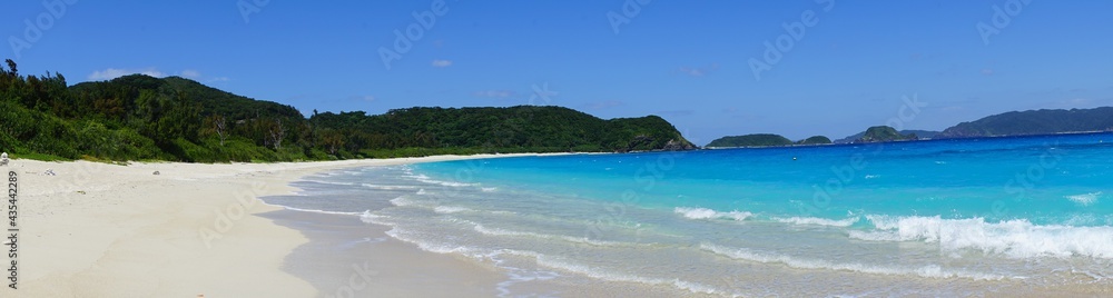 Beautiful summer scenery. calm waves on the blue water. Furuzamami Beach in Zamami island, Okinawa, Japan. Panoramic view - 日本 沖縄 座間味島 古座間味ビーチ 青い海	パノラマ