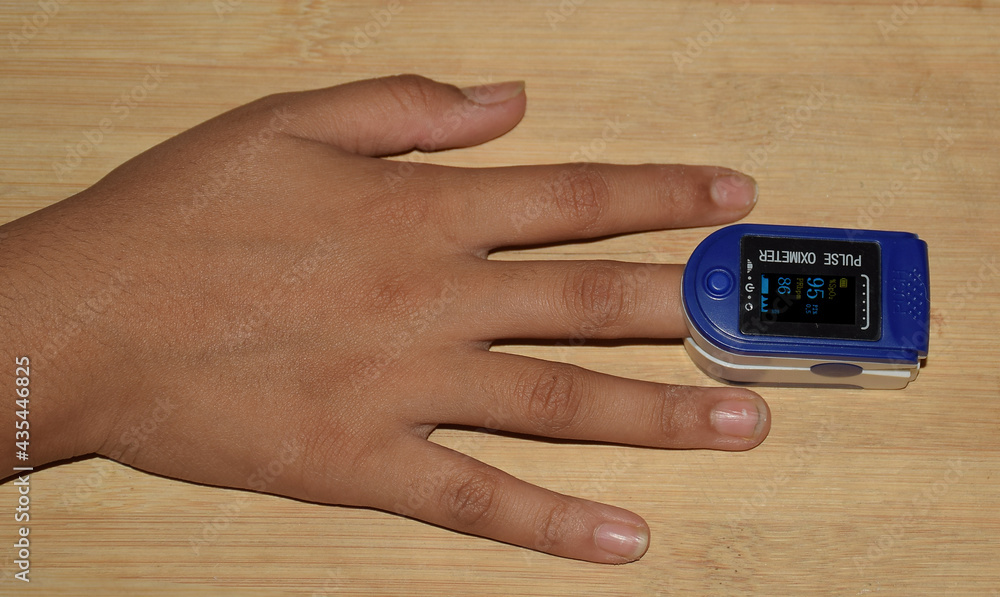 Pulse Oximeter use to measure oxygen and pulse rate Pulse Oximeter use to measure oxygen and pulse rate
