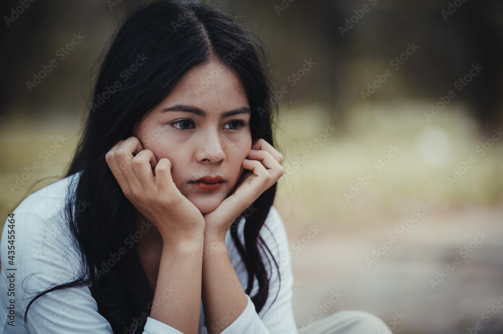 Beautiful thai woman very sad from unrequited love,She rethink and think over about love,vintage style,dark tone,broken heart,asian girl Beautiful thai woman very sad from unrequited love,She rethink and think over about love,vintage style,dark tone,broken heart,asian girl