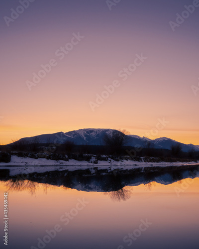 Mountain Reflection at sunset © Damien Richard