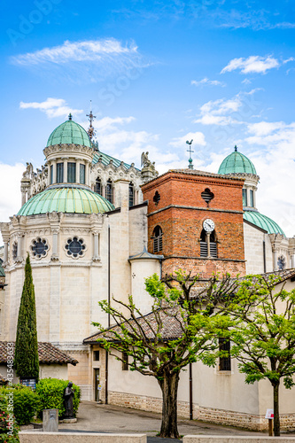 La Basilique Saint-Sixte d'Ars photo