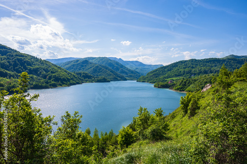 Obraz na płótnie Sirius Stausee in den rumänischen Karpaten w salonie