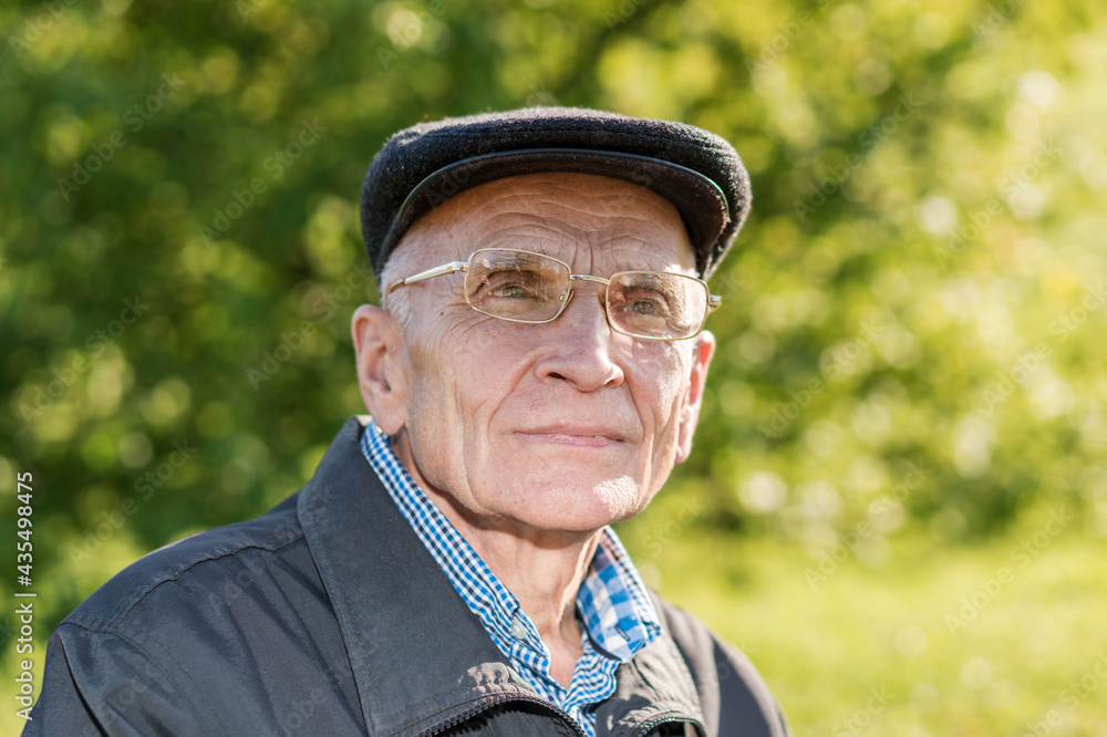 Large scale head portrait of senior man wearing cap and glasses Large scale head portrait of senior man wearing cap and glasses