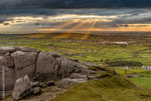 Fotografie Sunrays near sunset on Hilltown, County Down, viewed from Hen Mountain, Mourne a