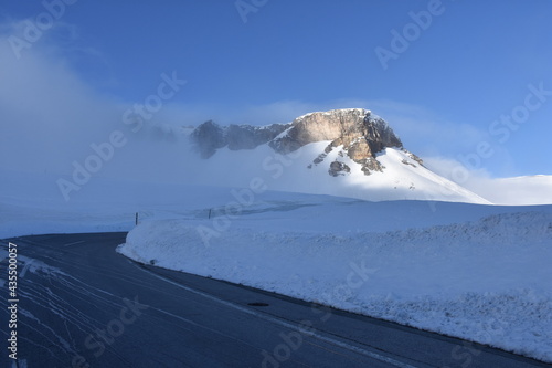 Großglockner, Großglockner-Hochalpenstraße, Großglocknerstraße, Hochalpenstraße, Winter, Frühling, Eis, vereist, Asphalt, Schnee, kalt, Schneeräumung, geräumt, befahrbar, Kanal, Schneestangen, hochalp photo