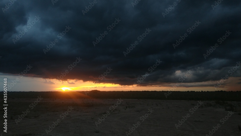 Fototapeta premium Cloudy Sunset - LLanos Orientales