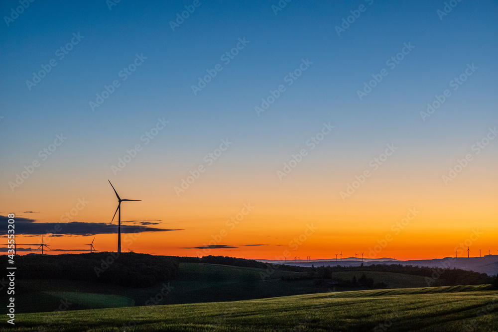 Obraz premium wind turbines at sunrise