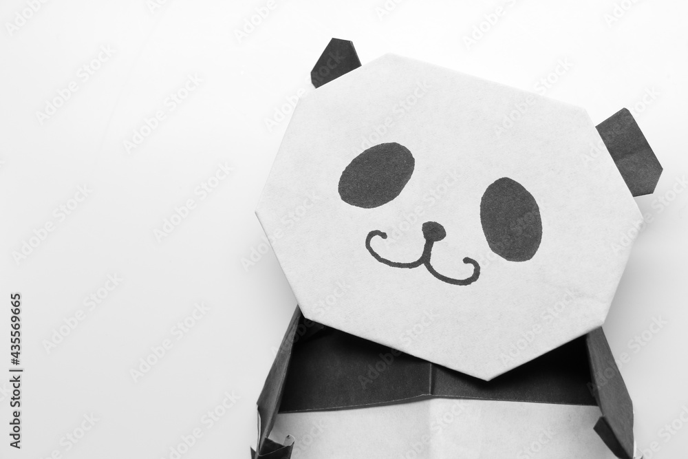 Obraz premium 首をかしげるパンダのアップ