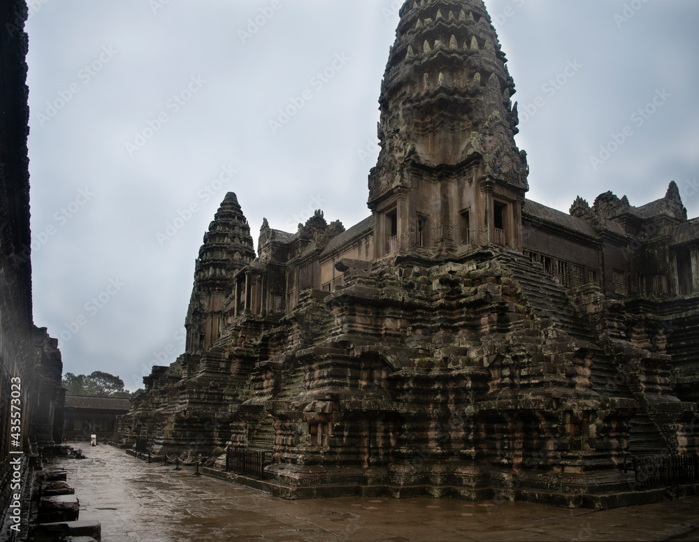 Fototapeta premium Angkor Wat is the largest temple in the world (Cambodia, 2019). It is raining