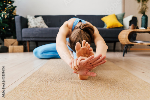 Photos Portrait of young woman practicing yoga indoor.