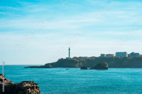 Grande plage de Biarritz avec le phare © Alexandre