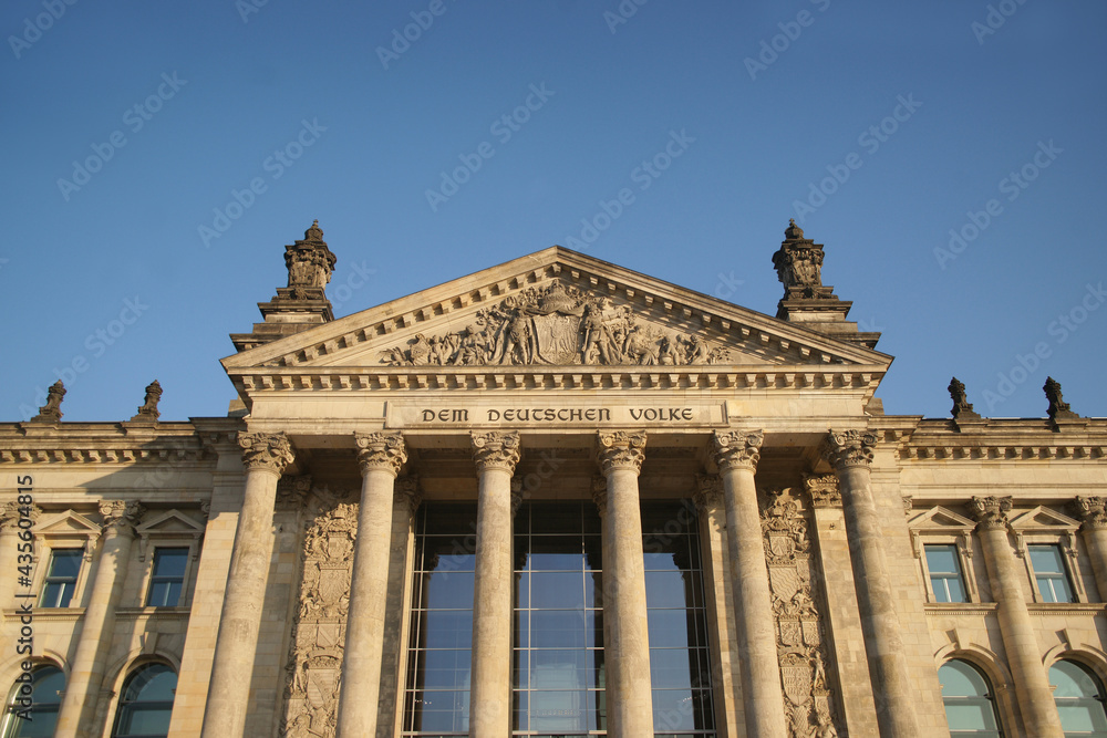 Deutscher Bundestag Berlin historisches Gebäude Portal
