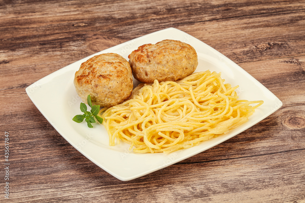 Spaghetti with homemade chicken cutlet Spaghetti with homemade chicken cutlet