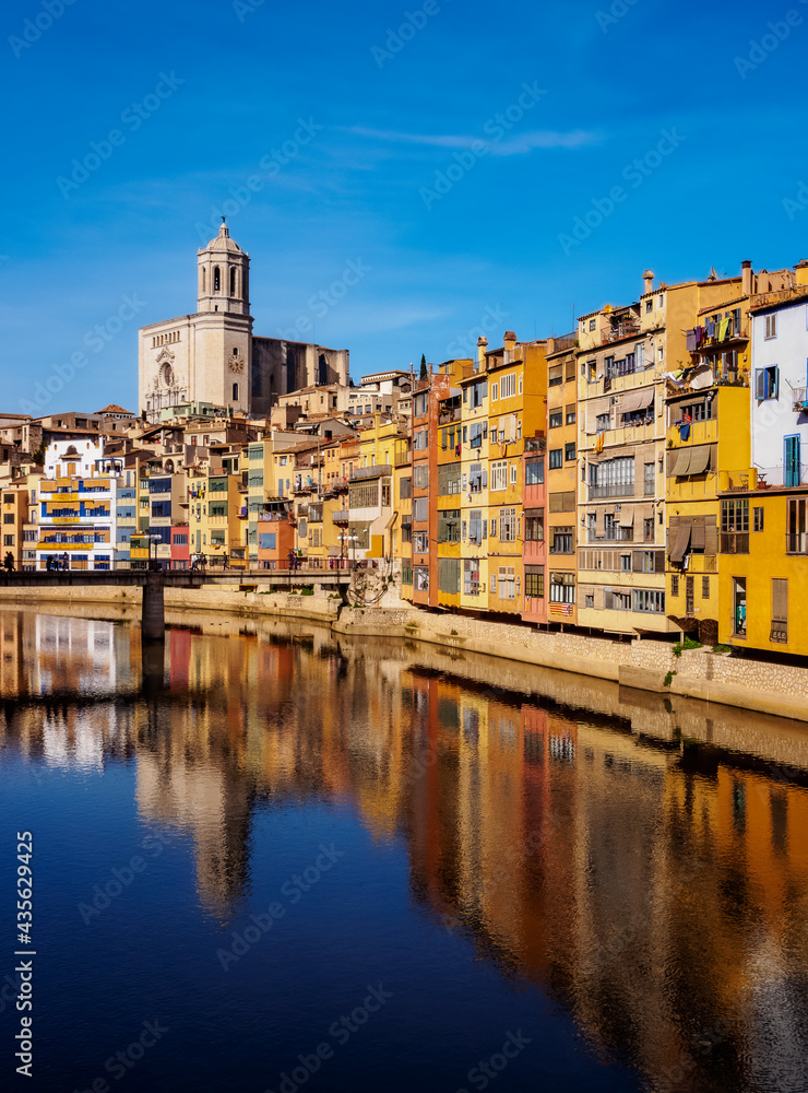 Colourful houses and the Cathedral reflecting in the Onyar River, Girona (Gerona), Catalonia Colourful houses and the Cathedral reflecting in the Onyar River, Girona (Gerona), Catalonia