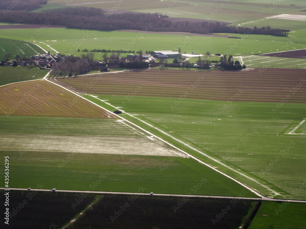 Obraz premium vue aérienne de la campagne à Frenelles-en-Vexin dans l'Eure en France