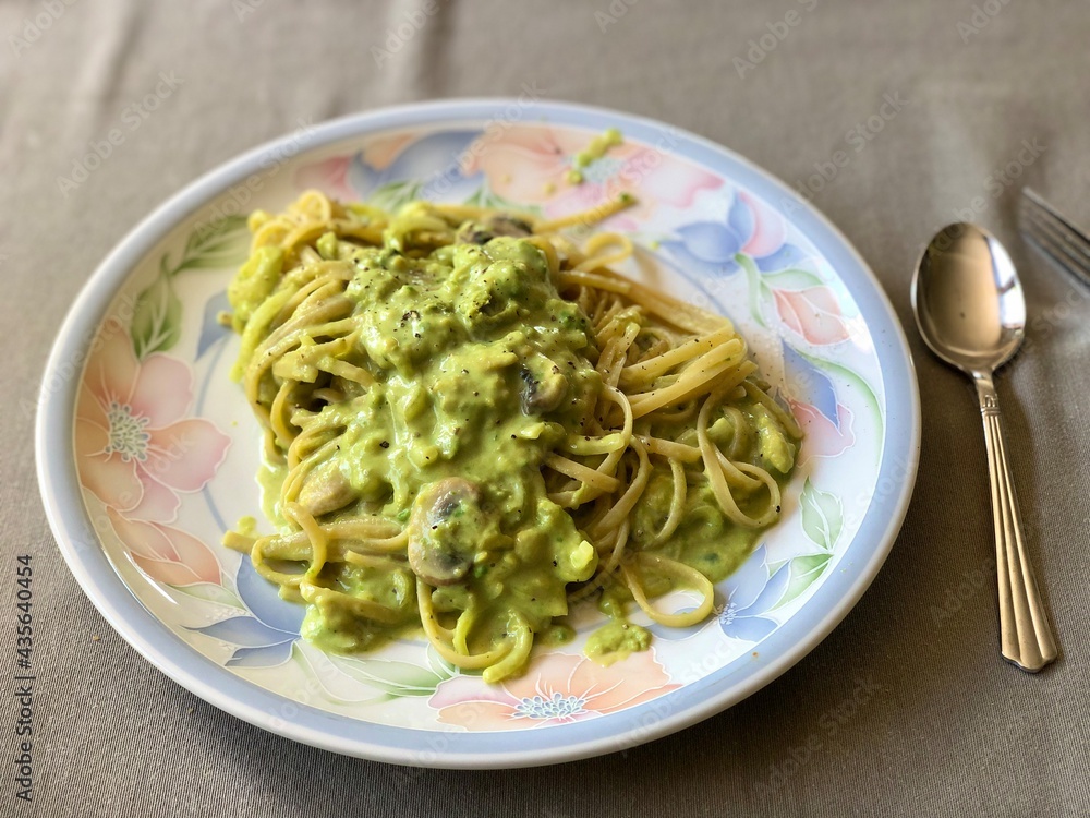 手作りアボカドクリームパスタ 手作りアボカドクリームパスタ