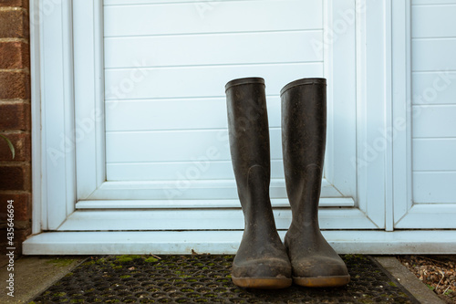 Schilderij op canvas A pair of wellington boots on a door step