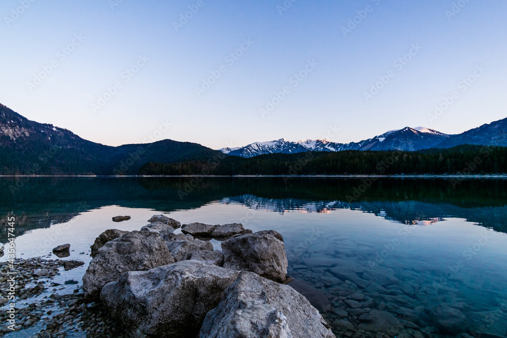 Obraz premium Morgens am Eibsee