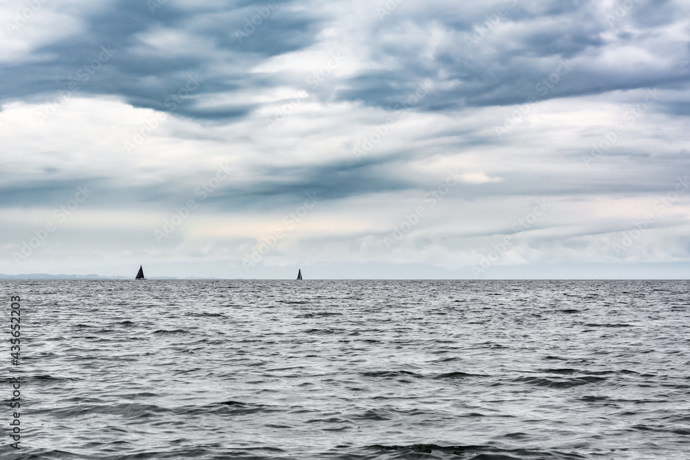 Segelschiffe auf dem Bodensee bei stürmischem Wetter