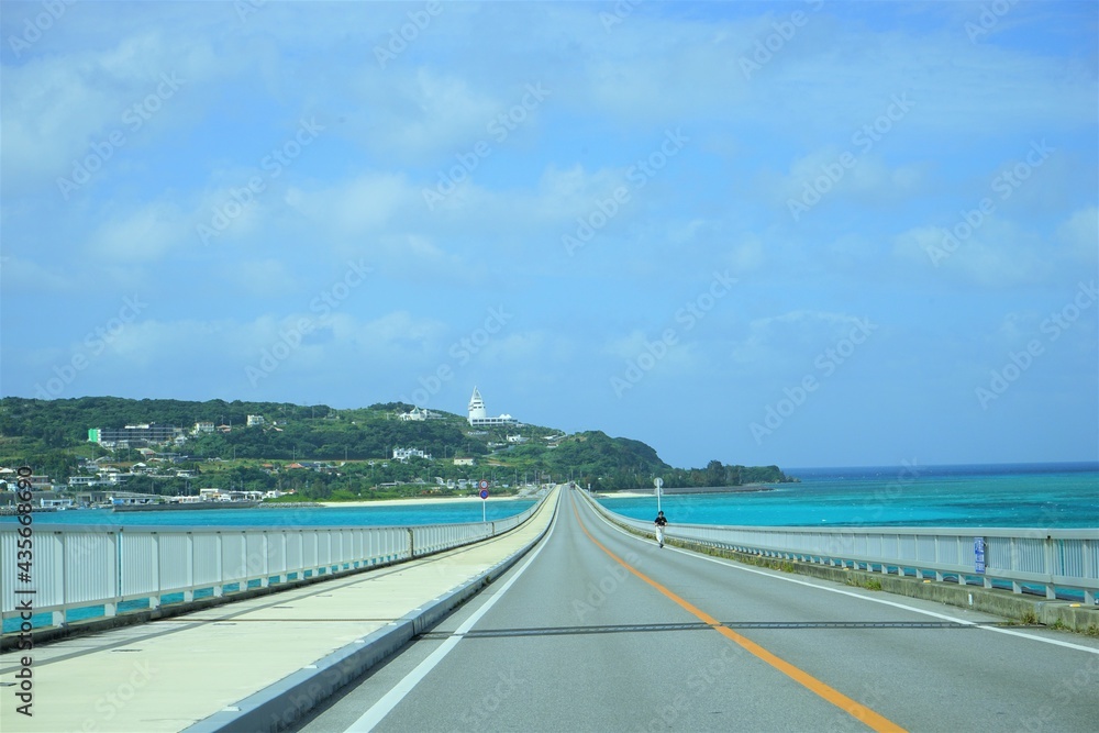 Kouri Bridge with beautiful blue ocean in Kouri Island, Okinawa, Japan - 日本 沖縄 古宇利島 古宇利大橋