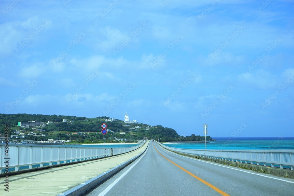 Kouri Bridge with beautiful blue ocean in Kouri Island, Okinawa, Japan - 日本 沖縄 古宇利島 古宇利大橋