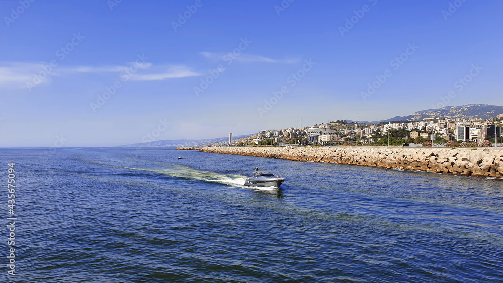 Obraz premium Boat in the bay. Holiday vacation with family and friends. Speed boat cruising