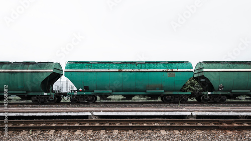 Obraz na płótnie Boxcars in the railway station, railway tracks w salonie