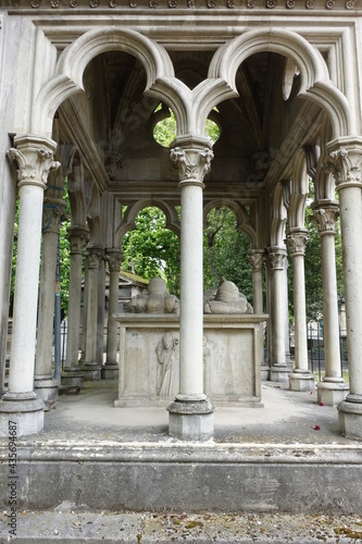 Sépulture de Héloise et Abélard au Père-Lachaise photo