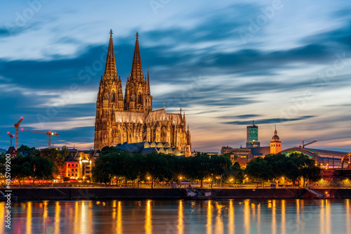 Panoramic view of Cologne Cathedral at nightfall, Germany. © Bernhard