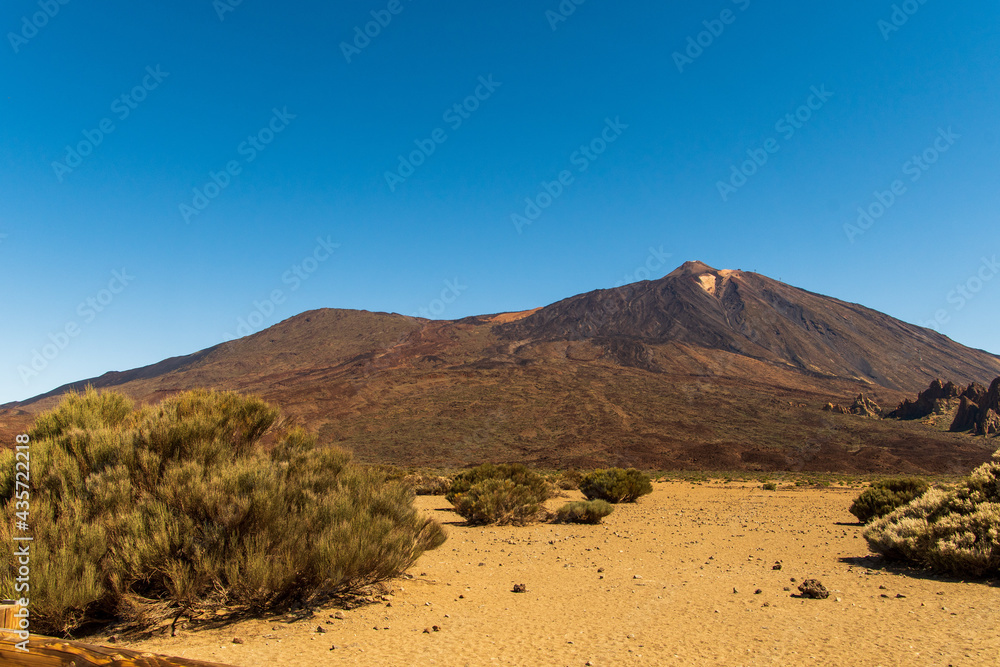 Paisaje con el pico del Teide en el Parque Nacional