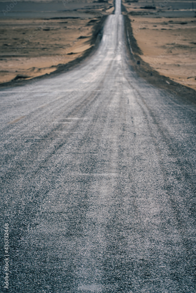 Naklejka premium road in the desert